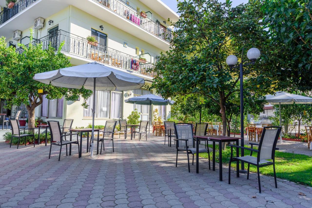 Des Roses Hotel Platanias  Esterno foto